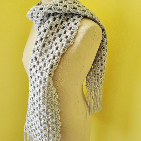 Crochet Gray Fringe Scarf/New - Picture 3 of 6